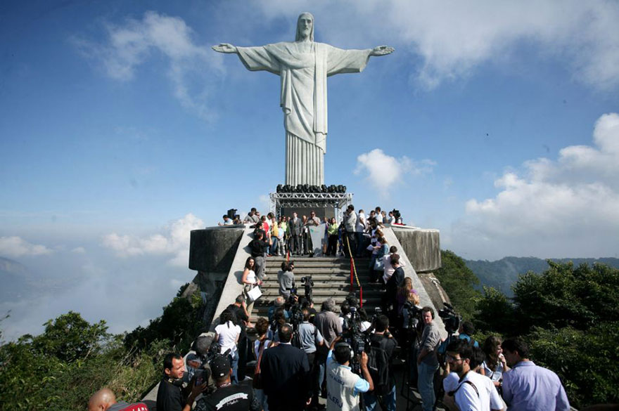 ultimate-selfie-brazil-christ-statue-rio-thompson-5