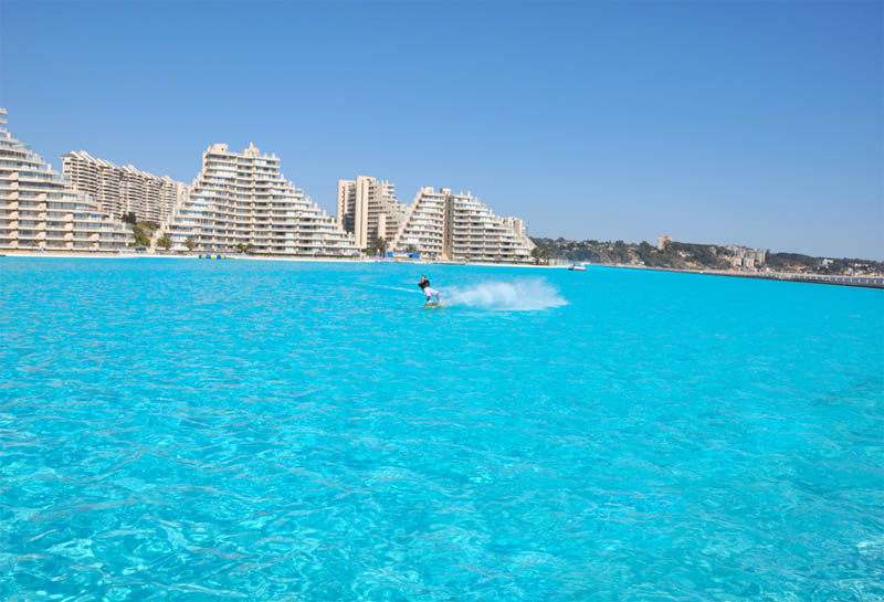 Worlds-Largest-Swimming-Pool-1