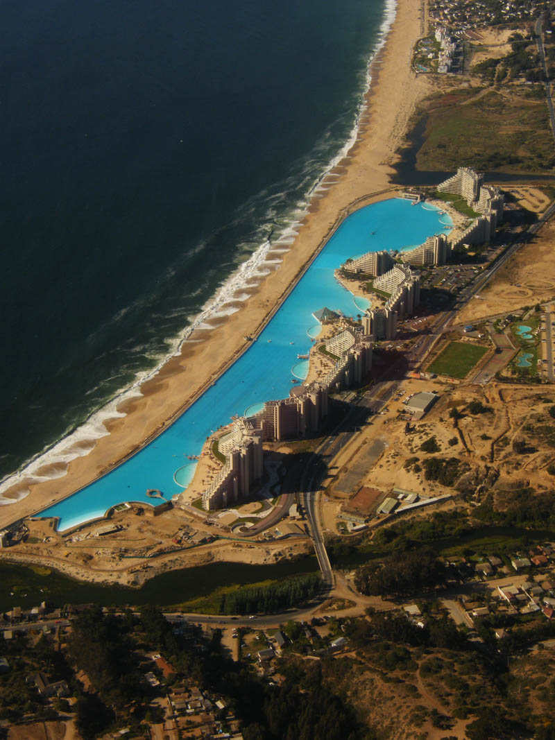 Worlds-Largest-Swimming-Pool-10