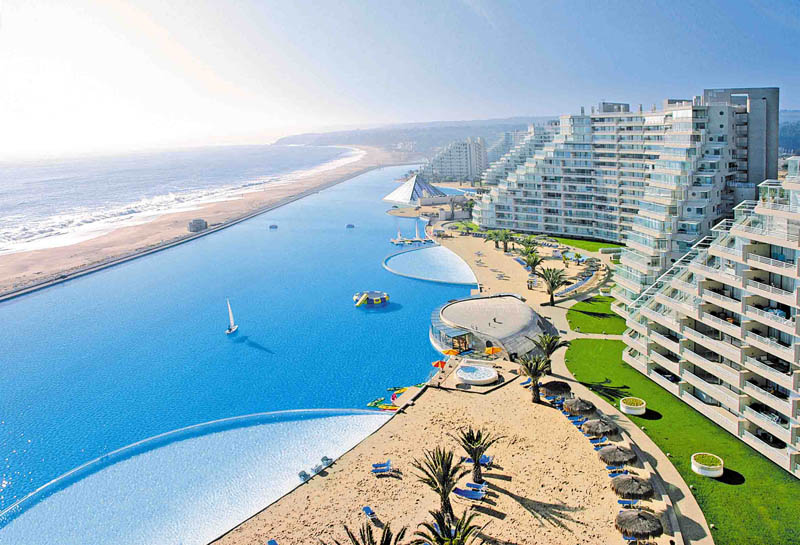Worlds-Largest-Swimming-Pool-8